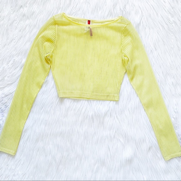 🔴4/$25 codigo neon yellow long sleeve crop top - Picture 2 of 7